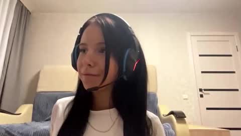 Demi online show from 11-05-25, 04:40