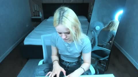 Tessa online show from 04-07-26, 09:21