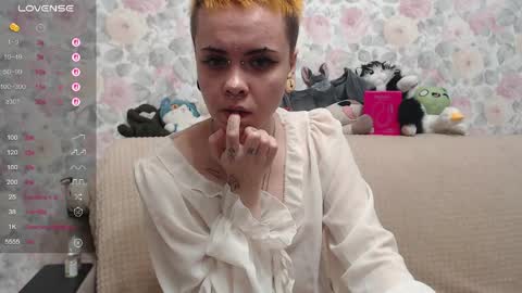Snapshot of tessie_sun chatting on 05-26-26, 04:03 Tessy online show from 05-26-26, 04:03