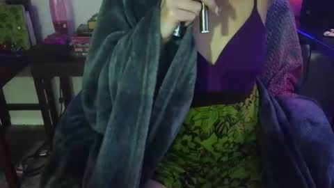 Snapshot of tetherbelle chatting on 12-17-25, 10:38 tetherbelle online show from 12-17-25, 10:38