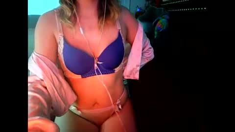 Snapshot of tetherbelle chatting on 02-24-26, 03:15 tetherbelle online show from 02-24-26, 03:15