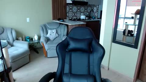 Snapshot of tevenwhiite chatting on 09-10-25, 06:52 teven online show from 09-10-25, 06:52