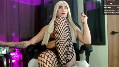 Snapshot of tevenwhiite chatting on 11-17-25, 05:35 teven online show from 11-17-25, 05:35