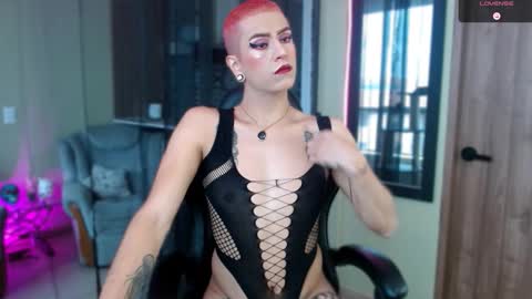 Snapshot of tevenwhiite chatting on 11-24-25, 05:56 teven online show from 11-24-25, 05:56