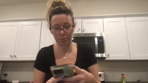 Snapshot of texas_blonde chatting on 01-09-26, 05:59 Daphne Summers online show from 01-09-26, 05:59