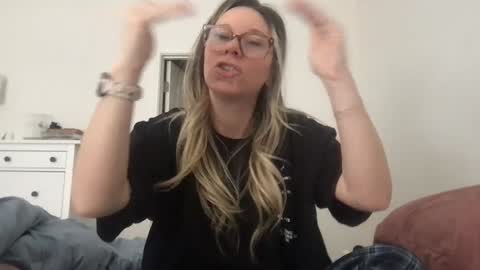 Snapshot of texas_blonde chatting on 02-09-26, 07:07 Daphne Summers online show from 02-09-26, 07:07