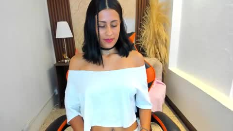 Snapshot of thais_kim chatting on 09-18-25, 12:18 Sweet Thais online show from 09-18-25, 12:18