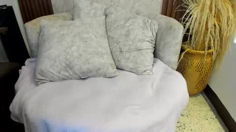 Snapshot of thais_kim chatting on 11-01-25, 12:29 Sweet Thais online show from 11-01-25, 12:29