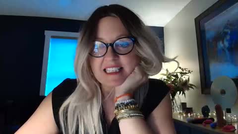 Thaleia Quinn online show from 10-14-25, 09:48