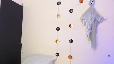  Thalia Anderson  online show from 10-31-25, 06:20