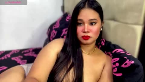 Snapshot of thalia_houston69 chatting on 12-04-25, 05:39 Ms. Thalia online show from 12-04-25, 05:39