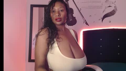 Thalia online show from 05-28-26, 02:14