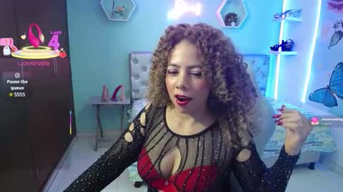 Snapshot of thalia_mills19 chatting on 01-09-26, 01:30 Andrea online show from 01-09-26, 01:30