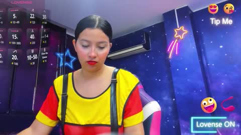 Thalia  online show from 10-18-25, 01:01