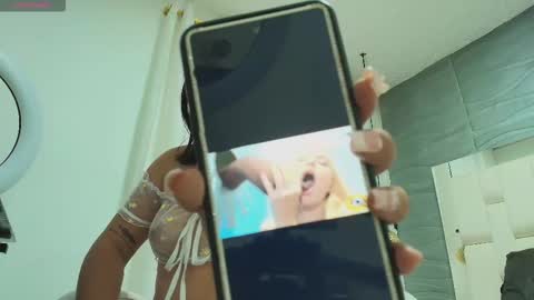 Snapshot of thalialopez chatting on 02-12-26, 08:04 Thalia online show from 02-12-26, 08:04