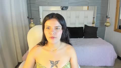 Snapshot of thalialopez chatting on 02-26-26, 06:40 Thalia online show from 02-26-26, 06:40