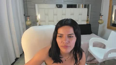 Snapshot of thalialopez chatting on 03-09-26, 07:12 Thalia online show from 03-09-26, 07:12