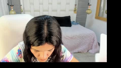 Snapshot of thalialopez chatting on 03-27-26, 07:14 Thalia online show from 03-27-26, 07:14