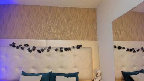 Snapshot of thaliawest chatting on 12-16-25, 07:08 ThaliaWest online show from 12-16-25, 07:08