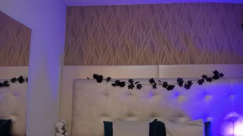 Snapshot of thaliawest chatting on 12-20-25, 07:10 ThaliaWest online show from 12-20-25, 07:10