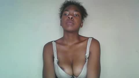 thalyra online show from 04-22-26, 03:31