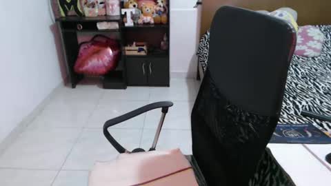 Snapshot of thamara__1023 chatting on 02-27-25, 06:53 thania sometimes in the company of Alan and Maria online show from 02-27-25, 06:53