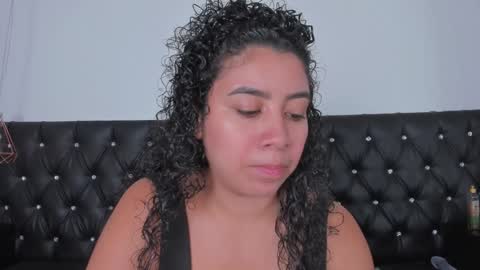 Snapshot of thara_webstter chatting on 01-16-25, 02:51 thara webstter online show from 01-16-25, 02:51