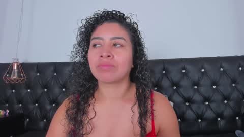 Snapshot of thara_webstter chatting on 01-18-25, 02:55 thara webstter online show from 01-18-25, 02:55