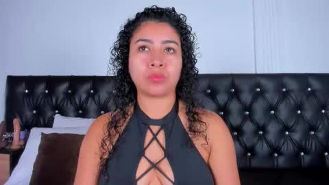 Snapshot of thara_webstter chatting on 10-15-25, 11:43 thara webstter online show from 10-15-25, 11:43