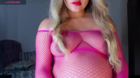 Snapshot of thatgirl2003 chatting on 12-17-24, 02:12 online show from 12-17-24, 02:12