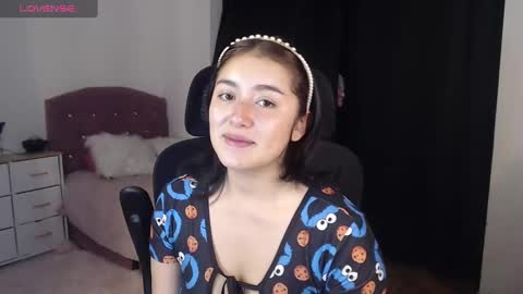 Snapshot of thatgirl2003 chatting on 09-09-25, 01:54 online show from 09-09-25, 01:54