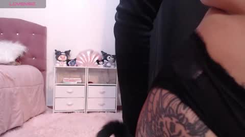 Snapshot of thatgirl2003 chatting on 09-23-25, 08:28 online show from 09-23-25, 08:28