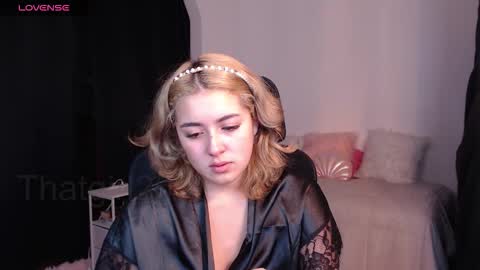 Snapshot of thatgirl2003 chatting on 10-17-25, 09:23 online show from 10-17-25, 09:23