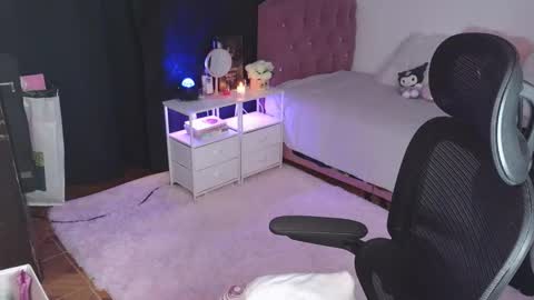 Snapshot of thatgirl2003 chatting on 10-24-25, 12:56 online show from 10-24-25, 12:56