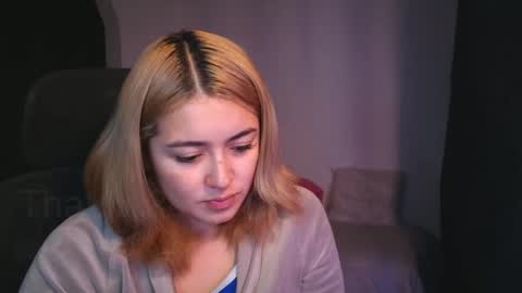 Snapshot of thatgirl2003 chatting on 10-27-25, 11:36 online show from 10-27-25, 11:36