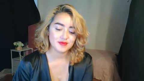 Snapshot of thatgirl2003 chatting on 11-18-25, 04:33 online show from 11-18-25, 04:33