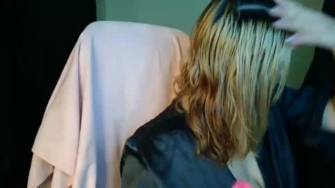 Snapshot of thatgirl2003 chatting on 11-20-25, 12:05 online show from 11-20-25, 12:05