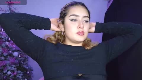 Snapshot of thatgirl2003 chatting on 12-18-25, 11:22 online show from 12-18-25, 11:22