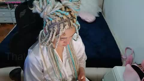 Snapshot of thatgirl2003 chatting on 01-08-26, 01:46 online show from 01-08-26, 01:46