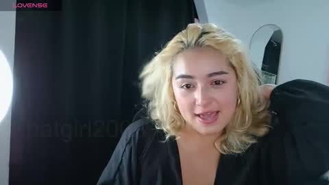 Snapshot of thatgirl2003 chatting on 01-18-26, 01:04 online show from 01-18-26, 01:04