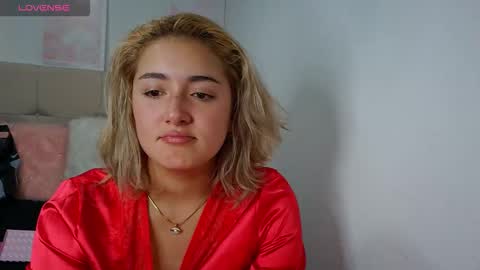 Snapshot of thatgirl2003 chatting on 02-06-26, 12:08 online show from 02-06-26, 12:08