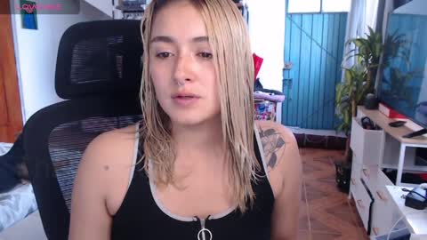 Snapshot of thatgirl2003 chatting on 04-01-26, 12:39 online show from 04-01-26, 12:39