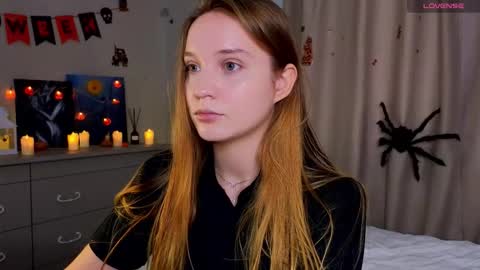 Snapshot of thatonerabbit chatting on 10-30-25, 11:44 Alice online show from 10-30-25, 11:44