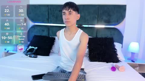 Snapshot of thayler_jones chatting on 01-19-25, 11:23 Thayler online show from 01-19-25, 11:23