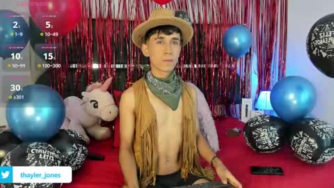 Snapshot of thayler_jones chatting on 02-01-25, 11:21 Thayler online show from 02-01-25, 11:21