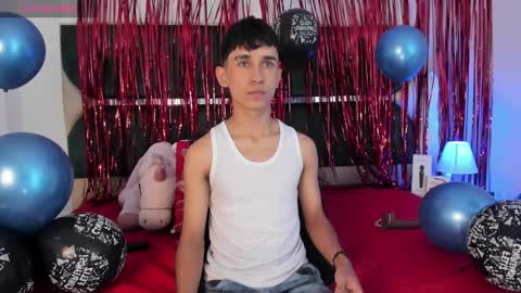 Snapshot of thayler_jones chatting on 02-03-25, 11:20 Thayler online show from 02-03-25, 11:20