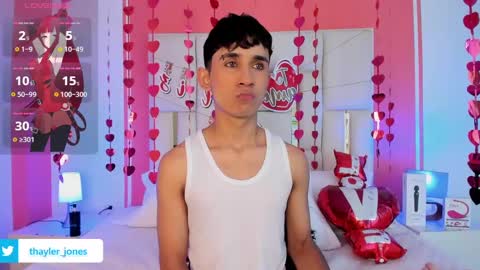 Snapshot of thayler_jones chatting on 02-11-25, 11:32 Thayler online show from 02-11-25, 11:32