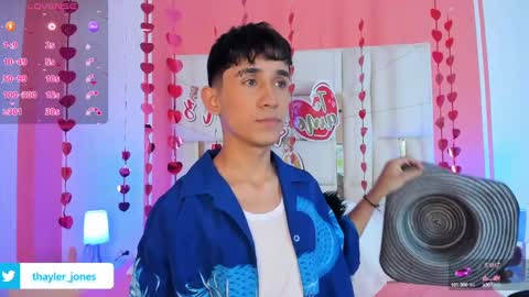 Snapshot of thayler_jones chatting on 02-17-25, 11:23 Thayler online show from 02-17-25, 11:23