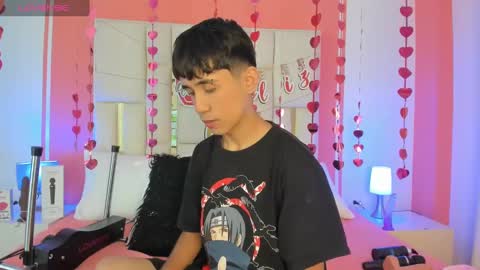 Snapshot of thayler_jones chatting on 02-18-25, 11:44 Thayler online show from 02-18-25, 11:44