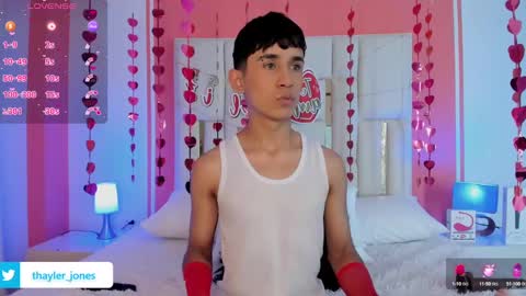 Snapshot of thayler_jones chatting on 02-20-25, 11:20 Thayler online show from 02-20-25, 11:20